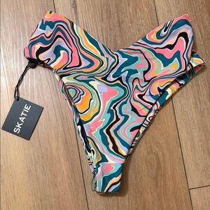 Skatie Bikini Bottom